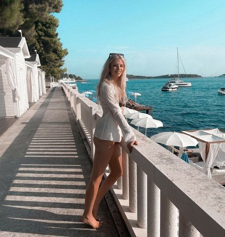 Britnyellen model perfect gallery