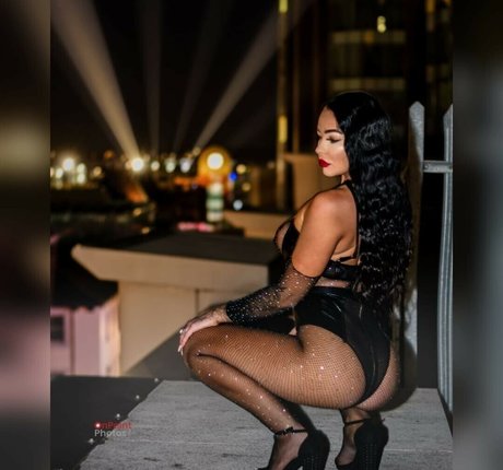 Reign Chaos exclusive actress images