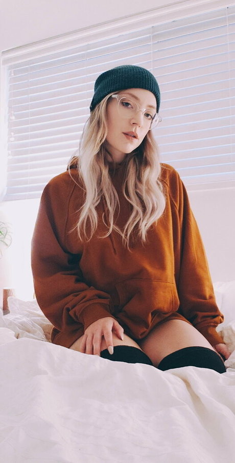 Katiebelle pretty model pictures