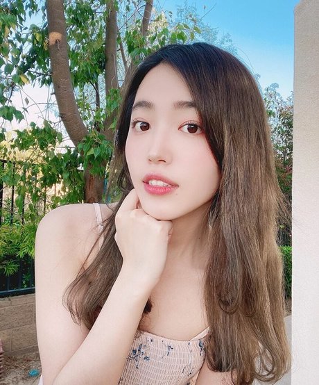 Yoojin pornographic model photo