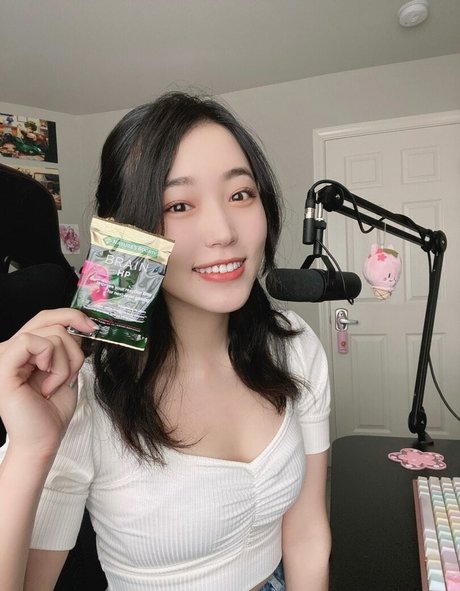 Yoojin pornstar pretty photo