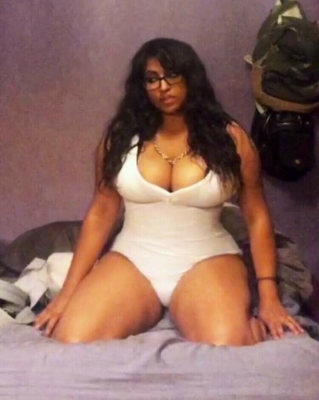 Ninathepony nudes model picture