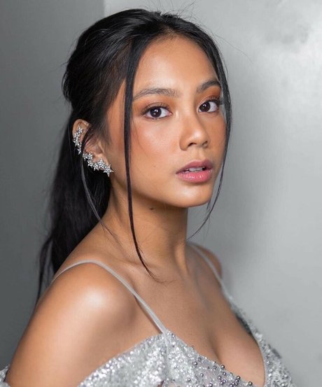 Ylona Garcia perfect model pic