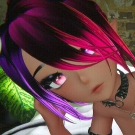 Beeewitch model erotic photo