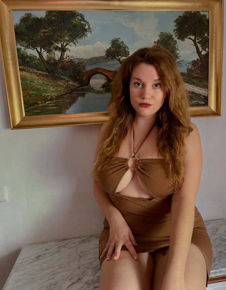 Carmen Curvy Profile pic