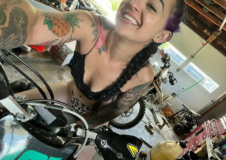 Little Doll hot pornstar pics