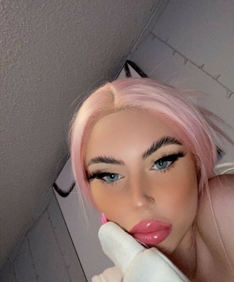 Bailey King nude actress photo