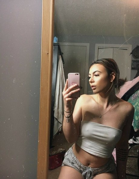 Bailey King model erotic pics