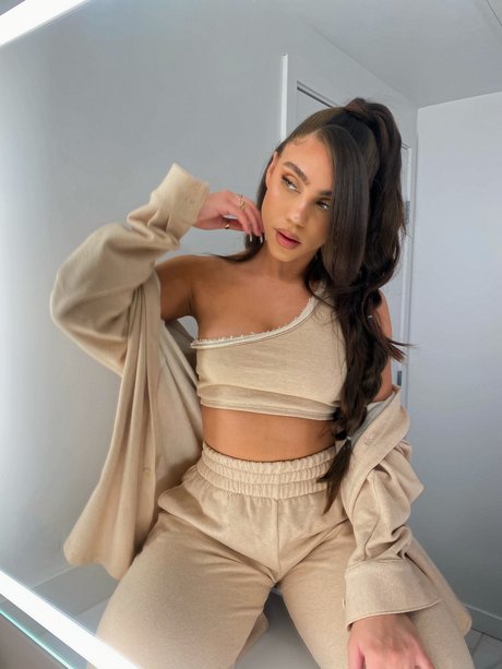 Makayla London model beautiful pictures