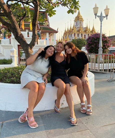 Caroline Moore model nudes galleries