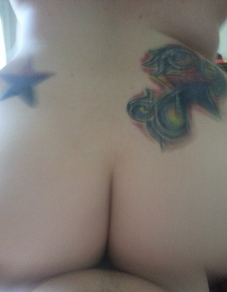 Naughtymommy1 model hd photo