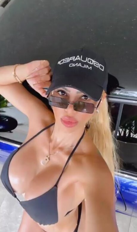 Alexa Mena art model picture