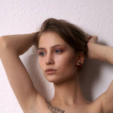 Mia Shy star adult photo