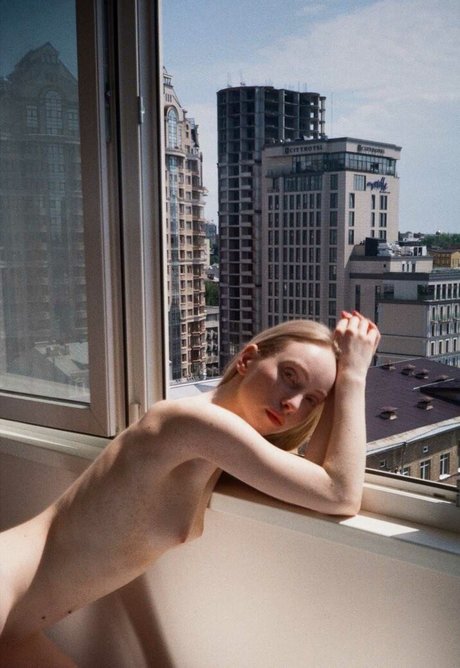 Polina Kobzeva pretty actress img