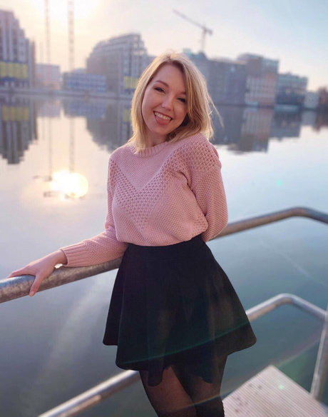 Liechee nude model img