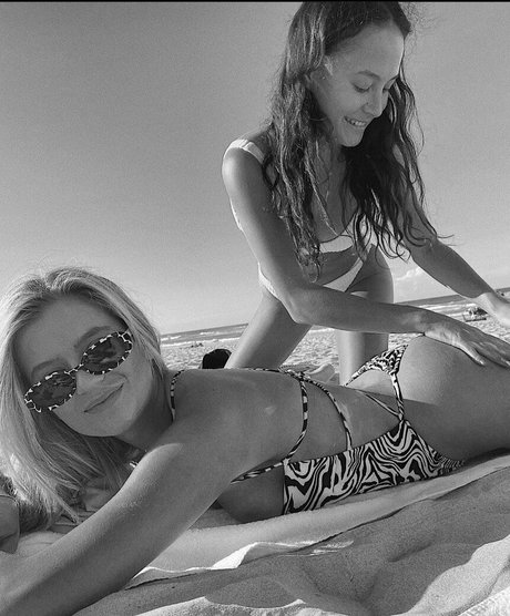 Mia Healey model pornographic photo