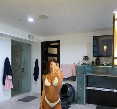 Mia Hayward star top gallery