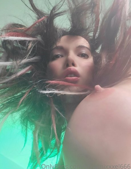 Laytar star naked photo