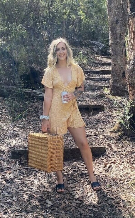 Kellykoopman model nice pic