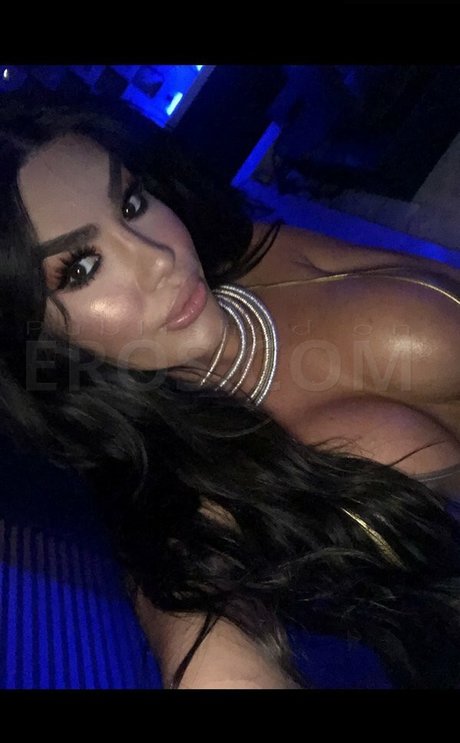 Nova Escobar beautiful model images