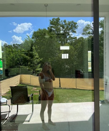 lesbian kissing onlyfans xxx picture