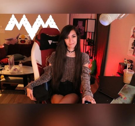 MaryMaybe art model gallery