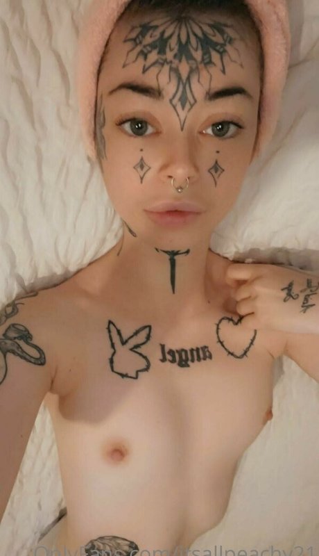 itsallpeachy21 nudes model img