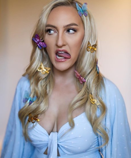 Helen Scott exclusive model picture