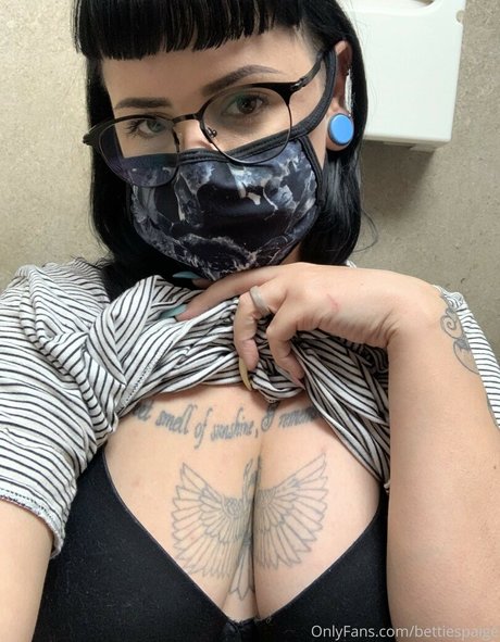 BettiesPaige star hot picture