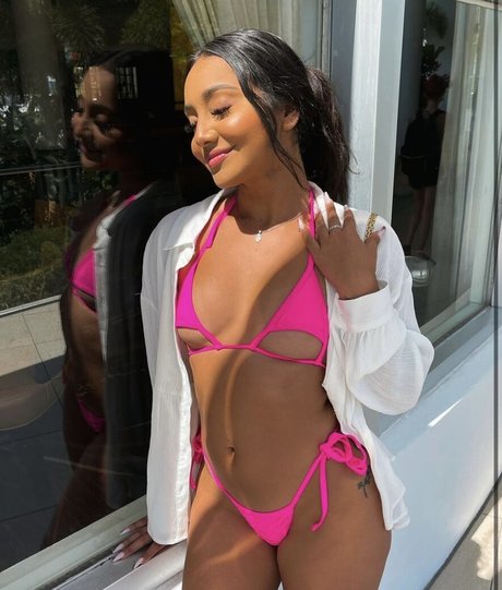 Eblys Mendoza top star pic