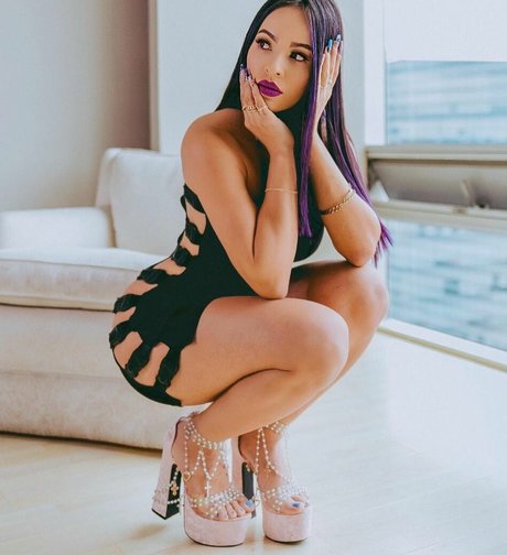 Karla Bustillos nudes model photo