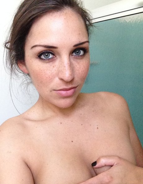 Elizabeth Barela pornographic model pictures