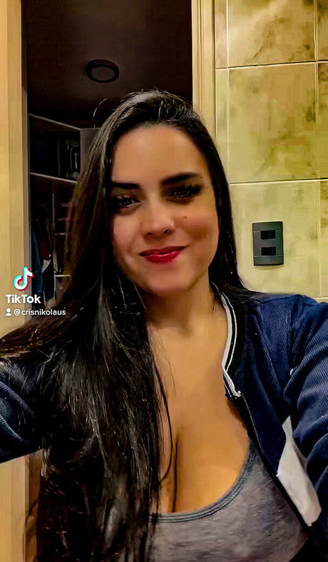 Cris Nikolaus model naked photo