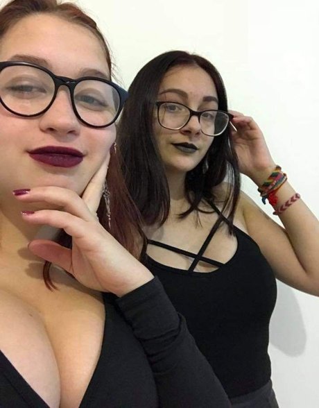 Montselopezz nude model img