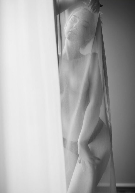 B Smith nude actress picture