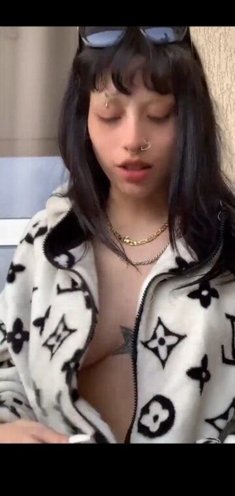 Strychniness model hd archive