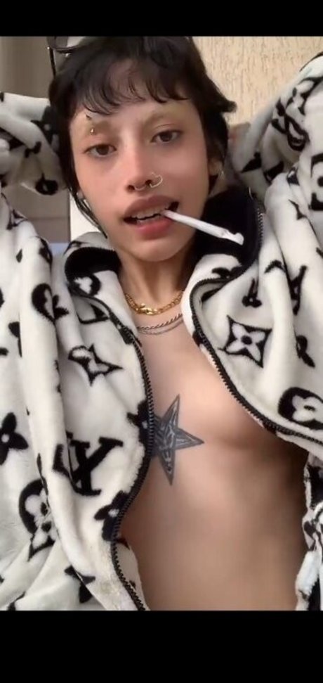 Strychniness exclusive model pics