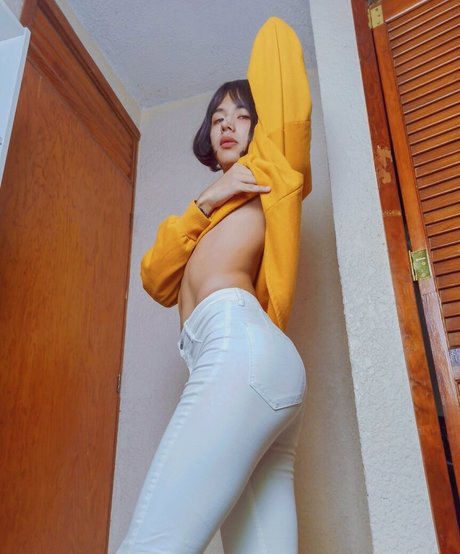 Brunett naked actress galleries