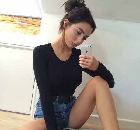 kourtneyxpaige pretty model pic