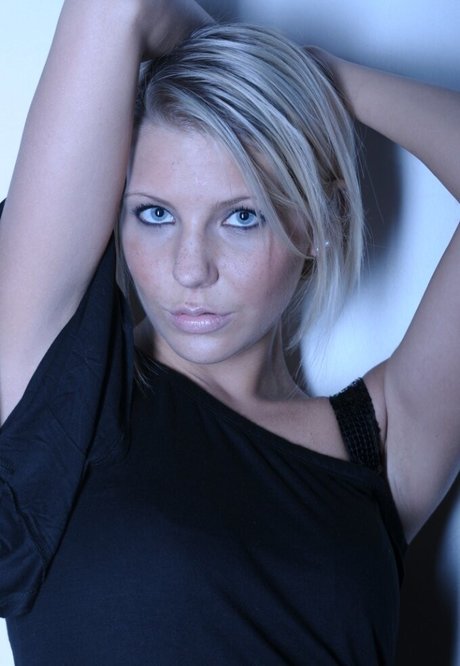 Carina Schwarz pornstar nude gallery