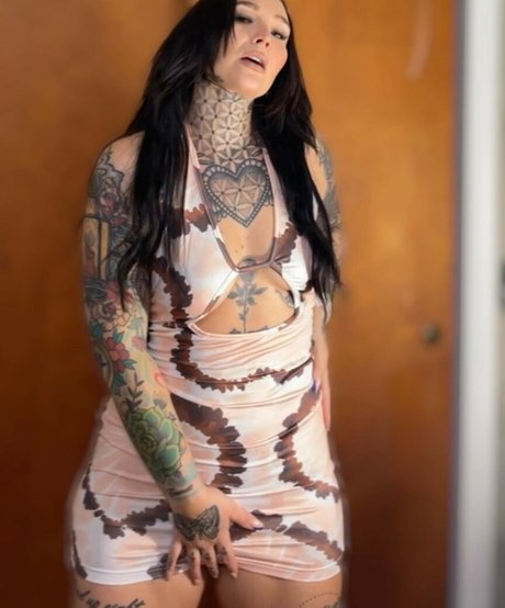 Daytona Moore hot actress pics