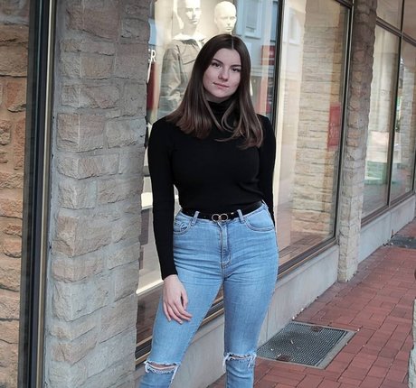 Jasmin Lutke pretty actress gallery