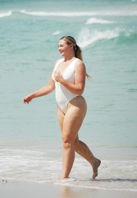 Iskara Lawrence model pretty image