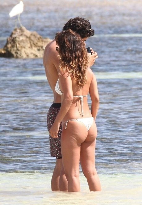 Paula Fernandes erotic model archive