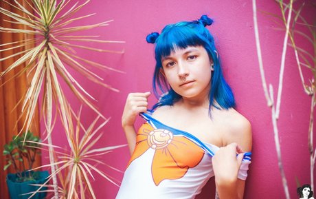 Wingsweak top actress pic