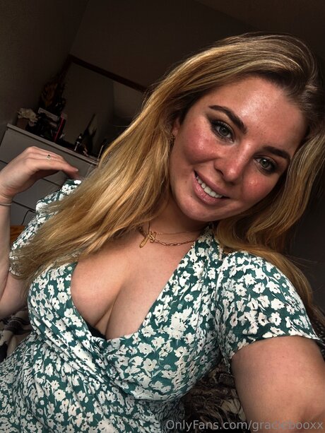 Graciebooxx model porn pictures