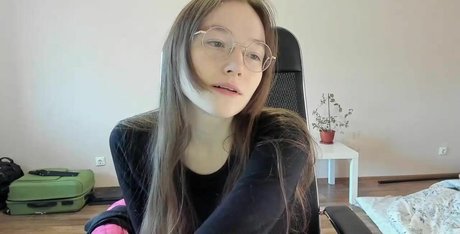 Pocket Dragon pornstar pretty img