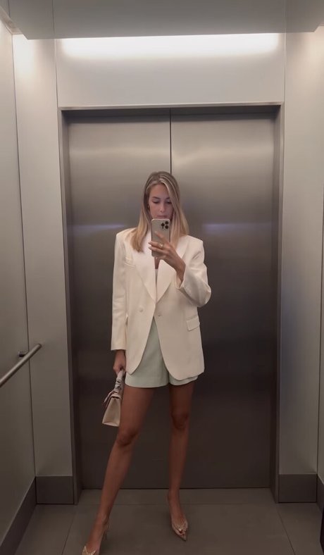 Viky Varga star sex photos