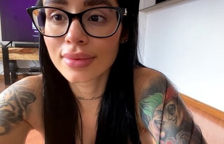 Lara Henao model xxx photo