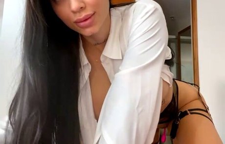 Lara Henao xxx actress picture